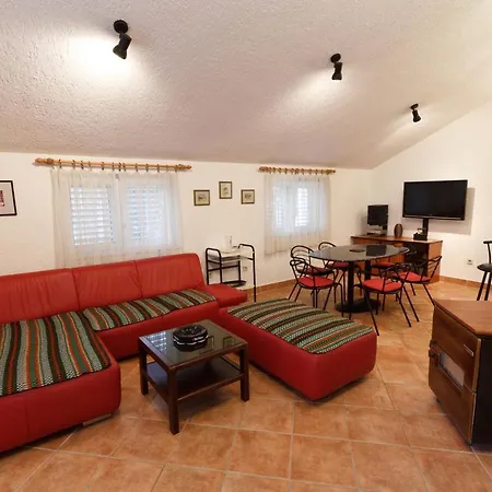 Apartments By The Sea Malinska Apartman