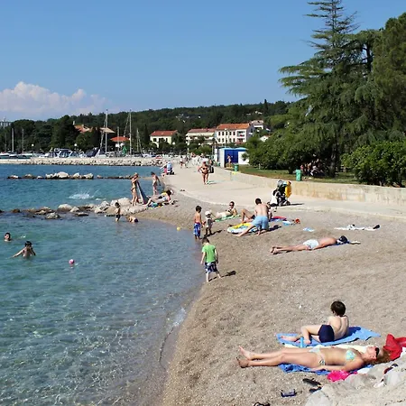 By The Sea Malinska 아파트 *